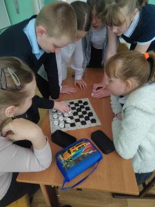 Read more about the article В МБОУ «СОШ16» прошел турнир по шашкам
